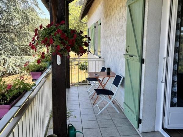 Maison avec 4 chambres et 2 sdb's, Grand sous sol. Jardin 2212 m2