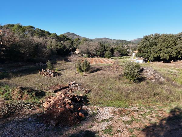 Flassans sur Issole: terrain constructible 2270m2