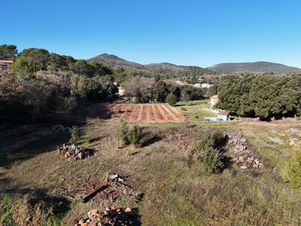 Flassans sur Issole: terrain constructible 2270m2