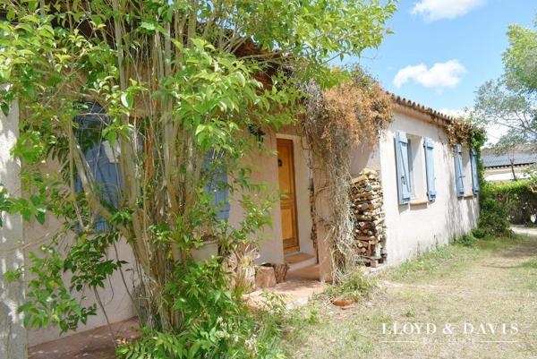 Maison de plain-pied avec garage- Proche village