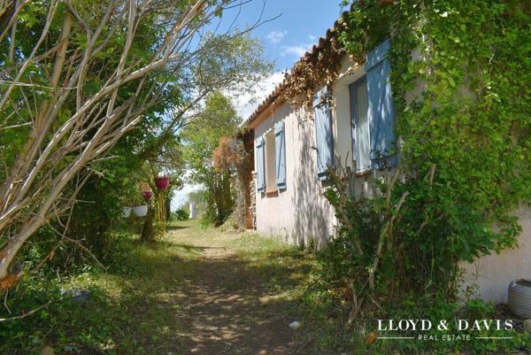 Maison de plain-pied avec garage- Proche village
