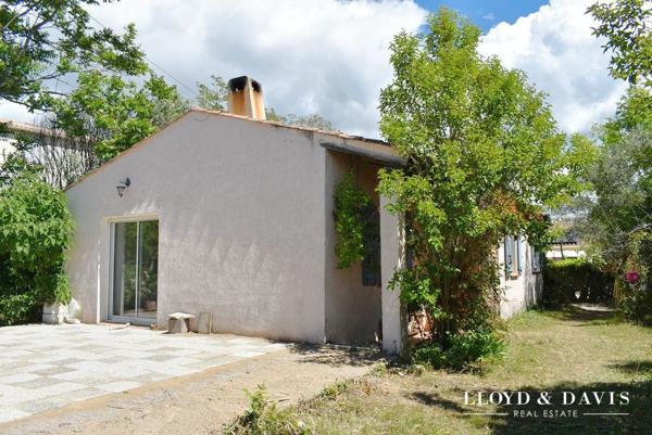 Maison de plain-pied avec garage- Proche village