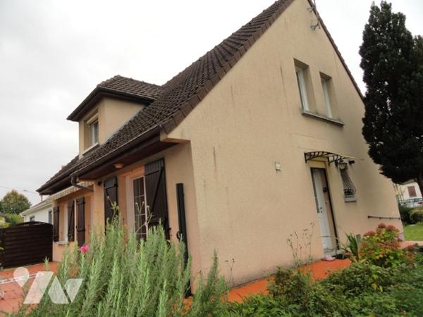 ESSOMES SUR MARNE - Pavillon sur sous-sol total de type 6 avec 4 chambres, terrain.