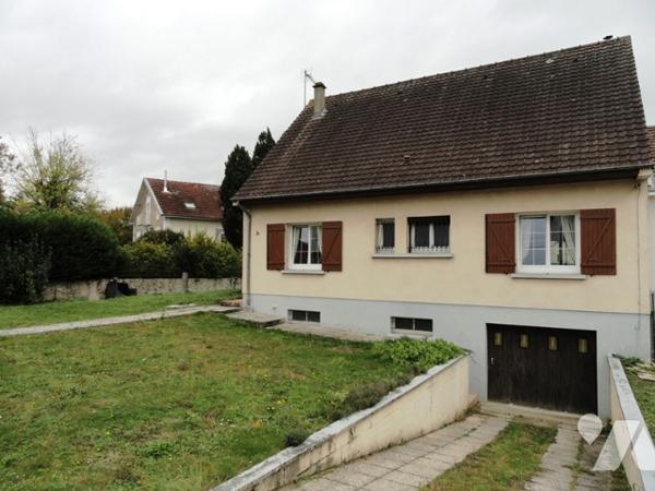 ESSOMES SUR MARNE - Pavillon sur sous-sol total de type 6 avec 4 chambres, terrain.