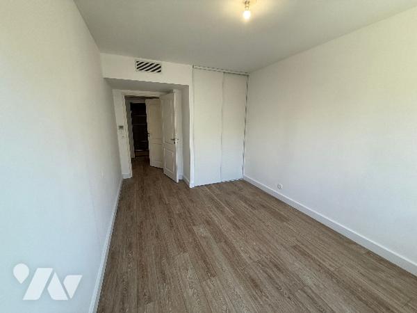 2 pièces entièrement rénové au cœur de Juan les Pins à 100M des Plages avec un parking