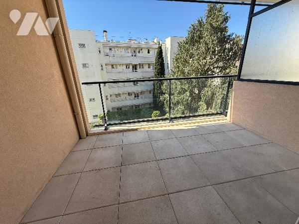 2 pièces entièrement rénové au cœur de Juan les Pins à 100M des Plages avec un parking