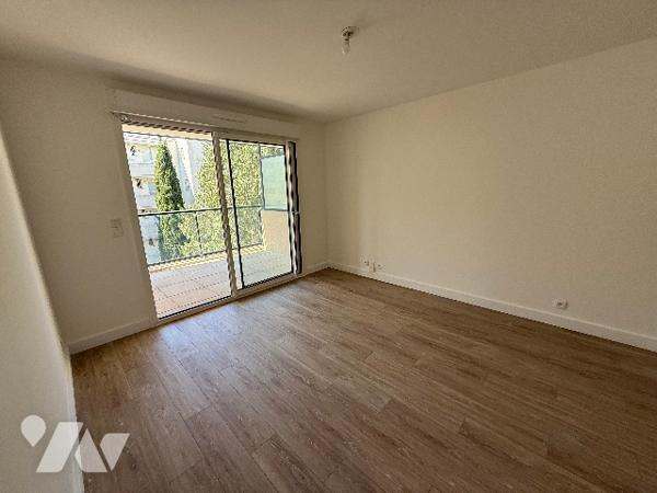 2 pièces entièrement rénové au cœur de Juan les Pins à 100M des Plages avec un parking