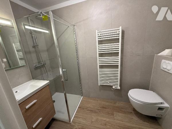 2 pièces entièrement rénové au cœur de Juan les Pins à 100M des Plages avec un parking