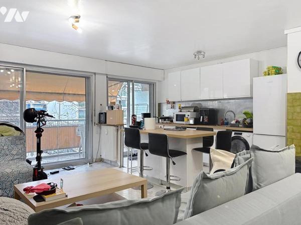 Appartement de deux pièces en étage élevé Cannes Carnot