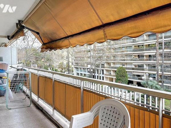 Appartement de deux pièces en étage élevé Cannes Carnot