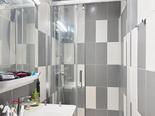 Appartement de deux pièces en étage élevé Cannes Carnot