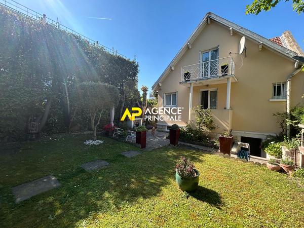Maison 4 pièce(s) 80 m2 360 000 € ** - Référence 4367