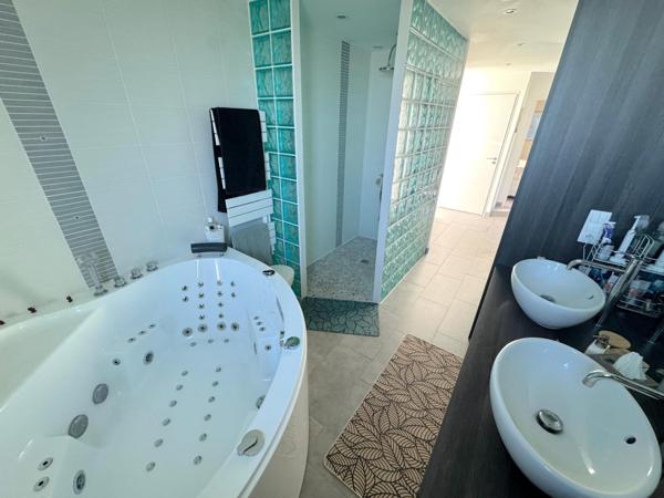 Maison 5 pièces 205 m²