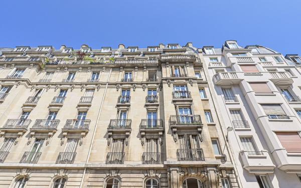 Appartement à vendre    3 pièces • 60,43 m2 Paris 10