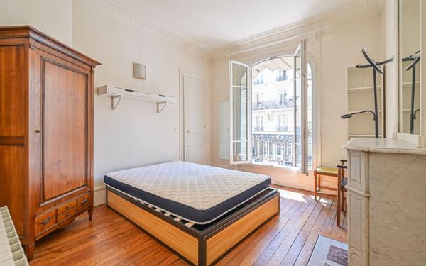 Appartement à vendre    3 pièces • 60,43 m2 Paris 10
