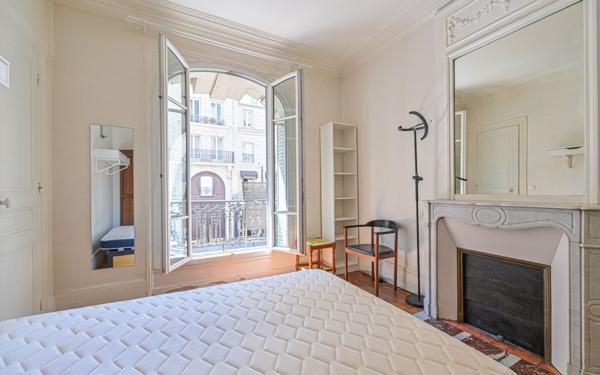Appartement à vendre    3 pièces • 60,43 m2 Paris 10