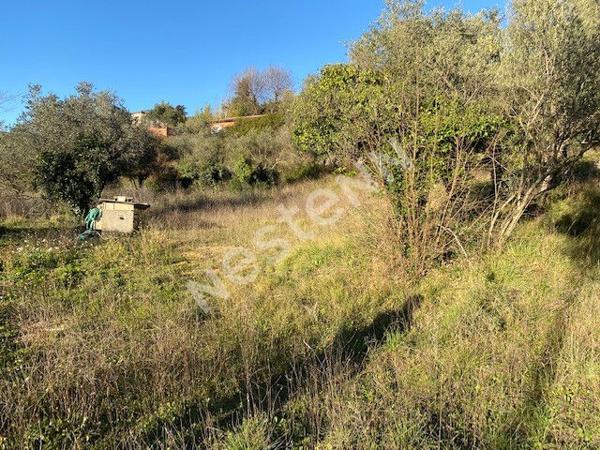 A VENDRE EN EXCLUSIVITE - Terrain constructible DRAGUIGNAN de 1 782m² avec permis purgé - Projet centre médical