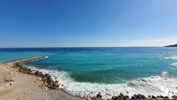 MENTON TROIS PIÉCES VUE MER.