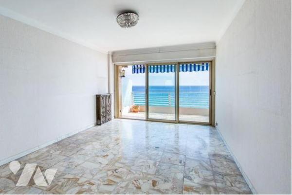 MENTON TROIS PIÉCES VUE MER.