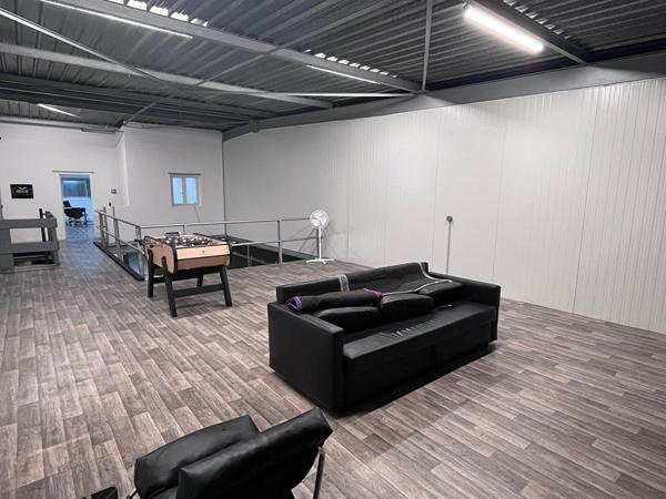 Local d'activité Roissy En Brie 255 m2