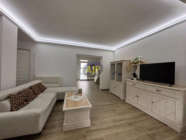 Maison à louer Begles : 5 pièces, 114m² avec 4 chambre(s) à 1 900€ - AJP Immobilier Bordeaux Nansouty
