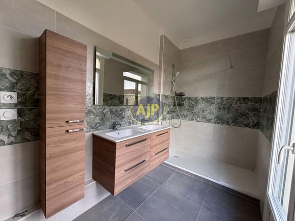 Maison à louer Begles : 5 pièces, 114m² avec 4 chambre(s) à 1 900€ - AJP Immobilier Bordeaux Nansouty
