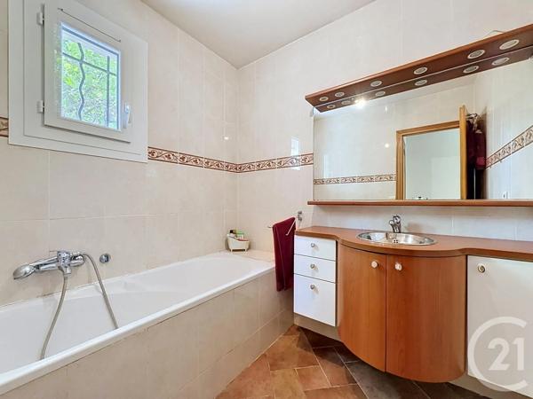 Maison à vendre  5 pièces - 145 m 2   MOUGINS  - 06