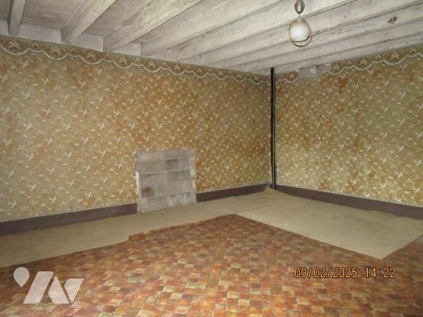 Ancienne Ferme en grande partie rénovée, composée de : 
- Au rez-de-chaussée :  grande entrée,...