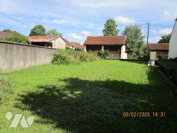 Ancienne Ferme en grande partie rénovée, composée de : 
- Au rez-de-chaussée :  grande entrée,...