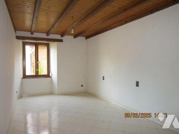 Ancienne Ferme en grande partie rénovée, composée de : 
- Au rez-de-chaussée :  grande entrée,...