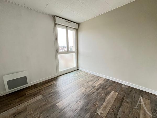 Appartement F4 à Mantes La Ville de 72.25m² avec garage, cave, séchoir