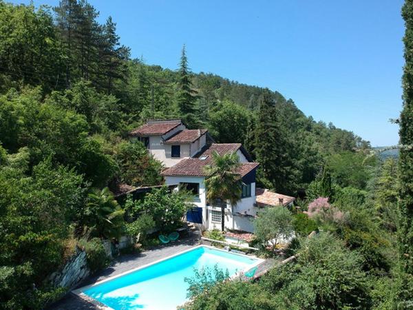 Maison atypique avec gîte et piscine