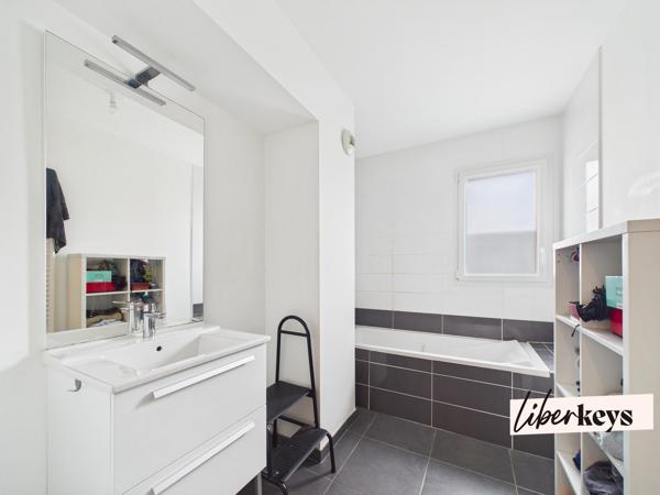 T3 Saint-Herblain bourg avec balcon et parking
