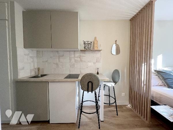 CANNES, Résidence GALLIA. Studio de 13m² en bon état vendue meublée.