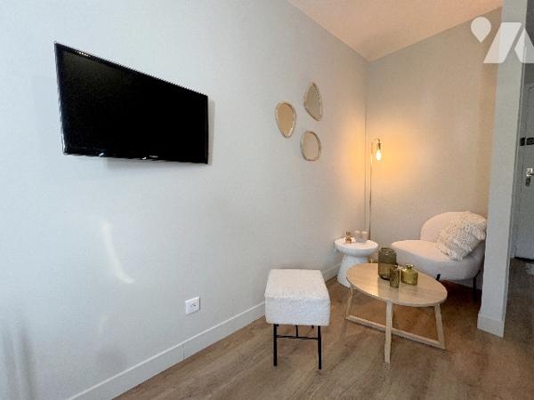 CANNES, Résidence GALLIA. Studio de 13m² en bon état vendue meublée.