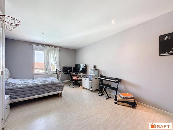 tous commerces, écoles, commmodités, réseau de bus