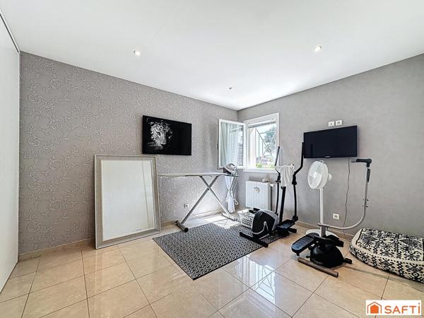 tous commerces, écoles, commmodités, réseau de bus