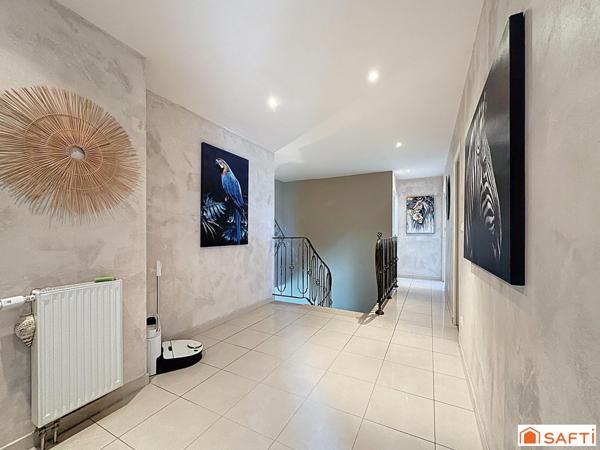 tous commerces, écoles, commmodités, réseau de bus