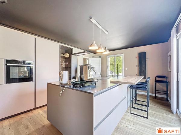 tous commerces, écoles, commmodités, réseau de bus