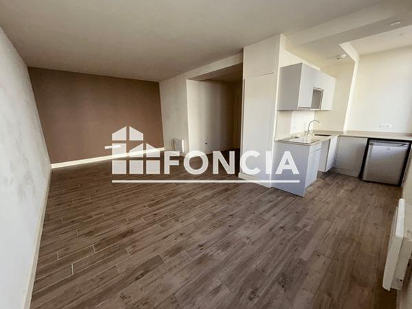Location Appartement 2 pièces 46.7 m² - 18 RUE DE CHEMONTON Blois 41000