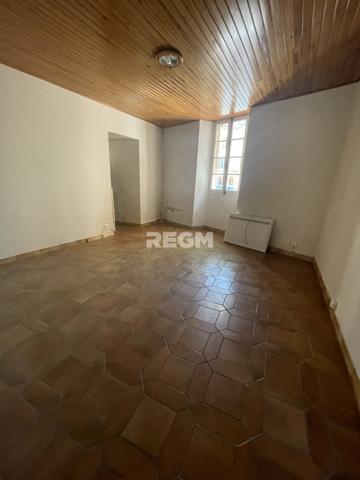 Salernes (83690) Appartement avec garage et cave – Centre du vieux Salernes – À rénover