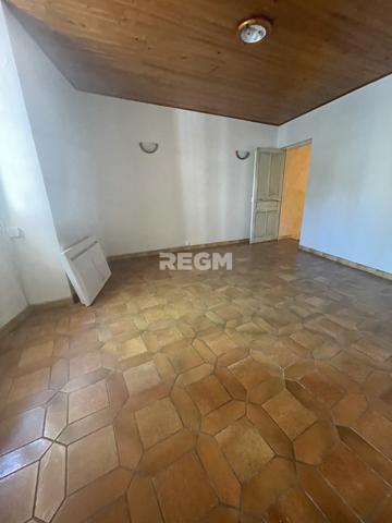 Salernes (83690) Appartement avec garage et cave – Centre du vieux Salernes – À rénover