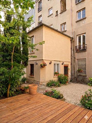 Comme une maison baignée de lumière et de verdure à Paris 20e (Maraîchers)