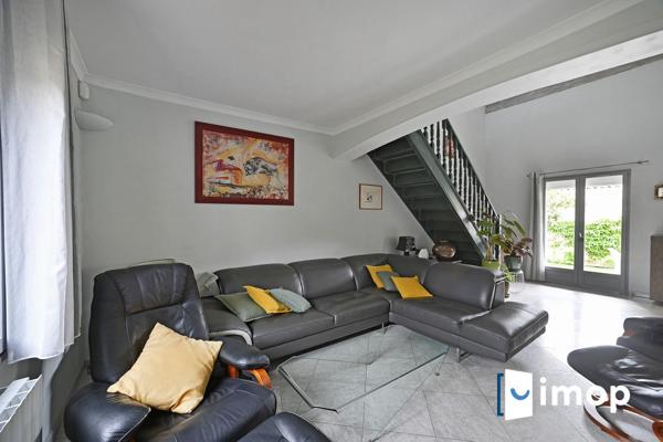 Maison avec extérieur