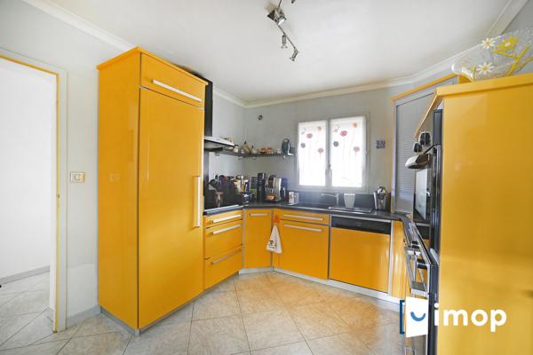 Maison avec extérieur