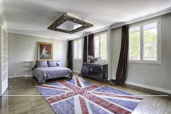 Montrouge (92120) Montrouge centre-ville Propriété 12 pièces de 330m² à vendre avec jardin de 200 m2 et cour pavée de 180 m2