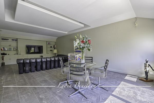 Montrouge (92120) Montrouge centre-ville Propriété 12 pièces de 330m² à vendre avec jardin de 200 m2 et cour pavée de 180 m2