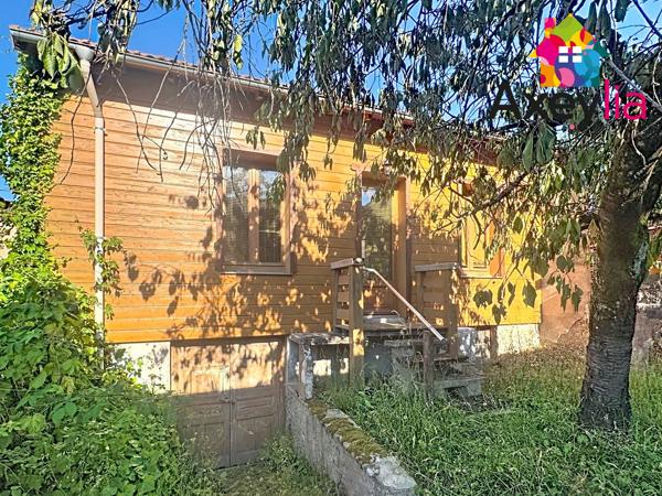 A VENDRE - ROANNE PROCHE CENTRE VILLE - CHALET AVEC JARDIN ET DEUX TERRASSES