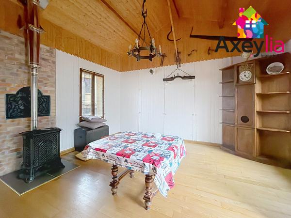 A VENDRE - ROANNE PROCHE CENTRE VILLE - CHALET AVEC JARDIN ET DEUX TERRASSES
