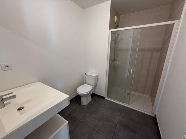 HOPITAL/UNIVERSITE-T2+JARDIN+PARKING